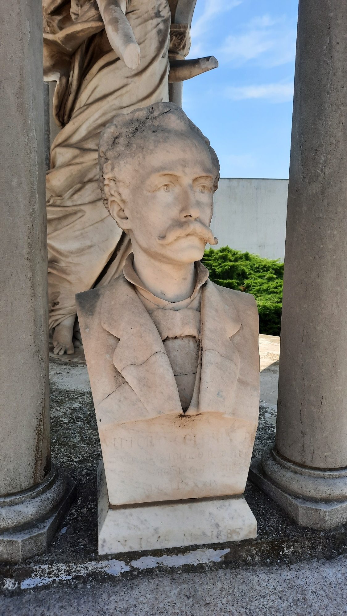 Vittorio Colomiatti's tomb, Chieri - 06.jpg